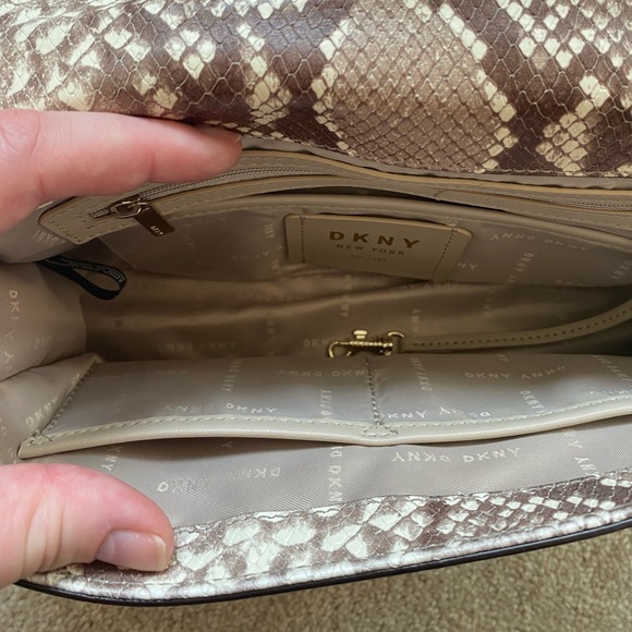 Snakeskin Flap Purse - Picture 5 of 8